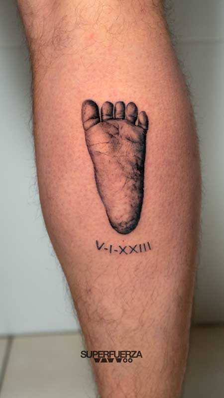 foot realistic tattoo by Superfuerza Tattoo final tribal & piercing