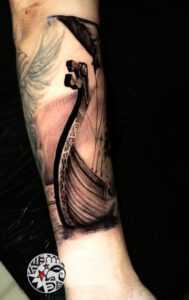 Final Tribal tattoo piercing viking drakkar tattoo
