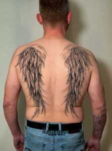 Final Tribal Tattoo piercing Alas espalda curadas por Sergio Superfuerza