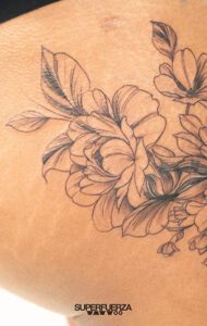 arreglo-cover-floral-estrias-final-tribal-tattoo-y-piercing