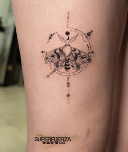 polilla-fineline-final-tribal-tattoo-y-piercing